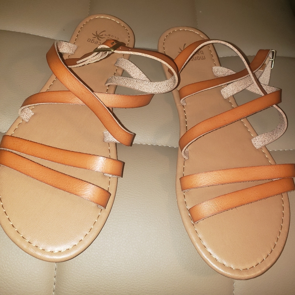 NWOT Montego Bay Tan Sandals Size 9